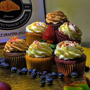 Vanilla | Red velvet & chocolate Cupcake